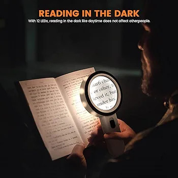 ذرهبین LED دار برای سالمندان